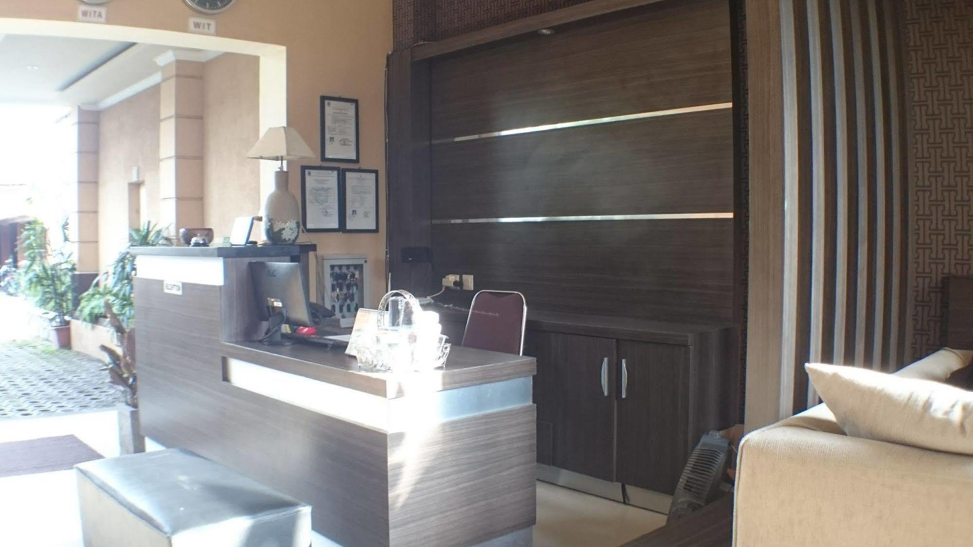 Kabana Hotel Матарам Экстерьер фото